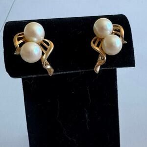 Vintage Richelieu faux pearl open work design swirl pattern gold stud earrings